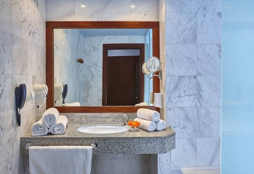 חדר משפחתי נוף לבריכה, Arminda Hotel & Spa