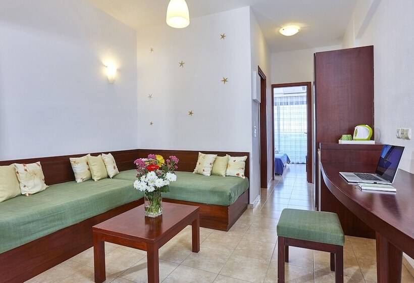 חדר משפחתי נוף לבריכה, Arminda Hotel & Spa