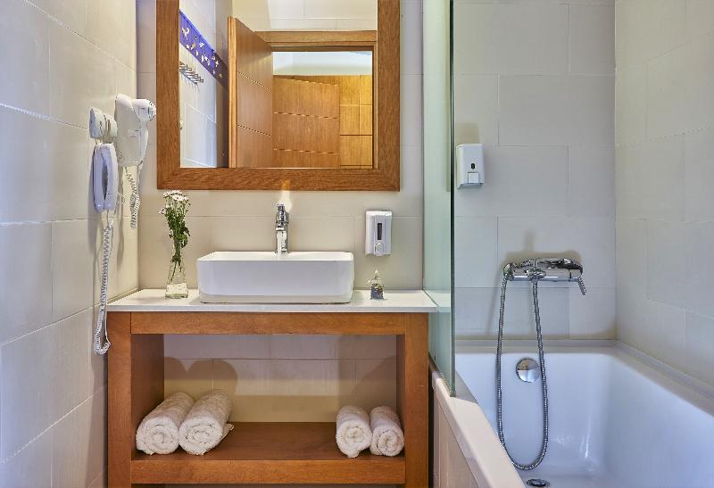 اتاق استاندارد با چشم‌انداز استخر, Arminda Hotel & Spa