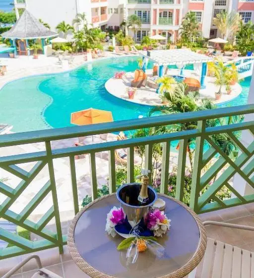 سوئیت با تخت بزرگ, Bay Gardens Beach Resort & Spa
