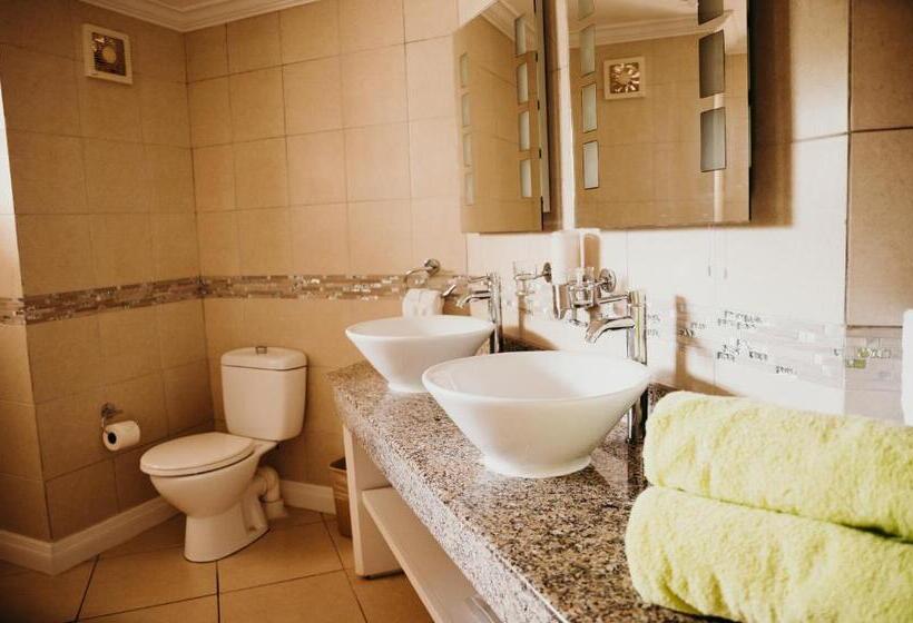 带泳池观景的豪华房, Bay Gardens Beach Resort & Spa