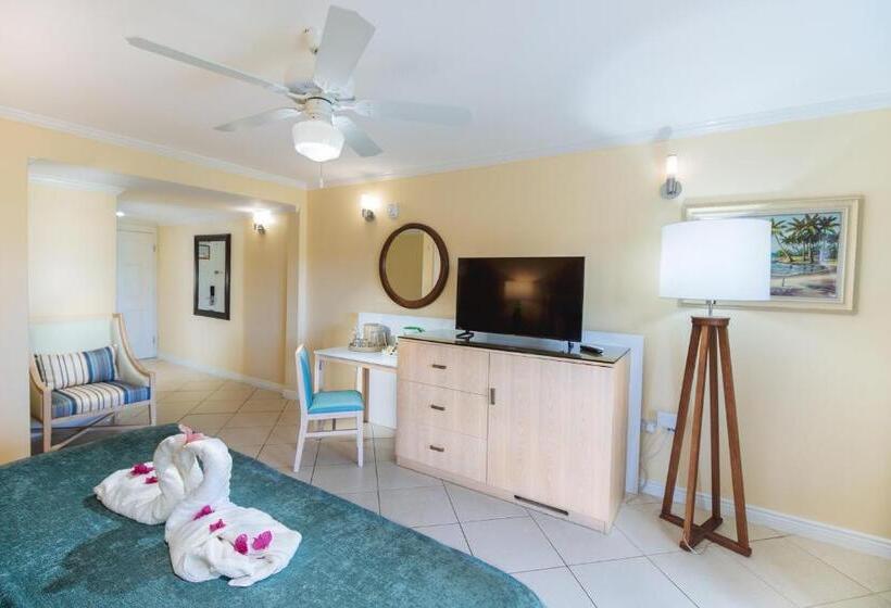 带大床的豪华间, Bay Gardens Beach Resort & Spa