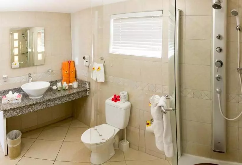 سوییت با چشم‌انداز استخر, Bay Gardens Beach Resort & Spa