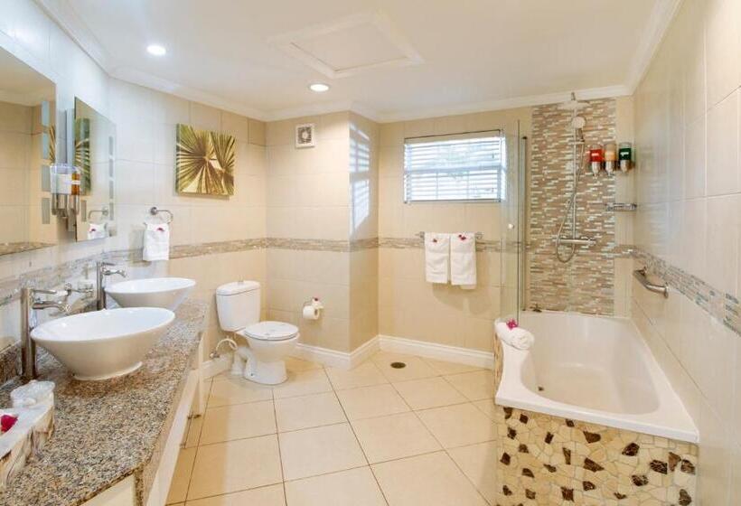 带大床的套房, Bay Gardens Beach Resort & Spa