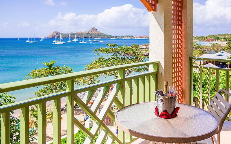 带泳池观景的豪华房, Bay Gardens Beach Resort & Spa