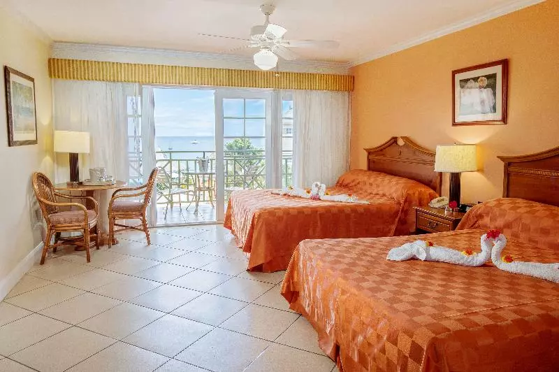 اتاق لوکس با چشم‌انداز استخر, Bay Gardens Beach Resort & Spa