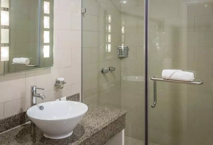 اتاق لوکس با چشم‌انداز باغ, Bay Gardens Beach Resort & Spa