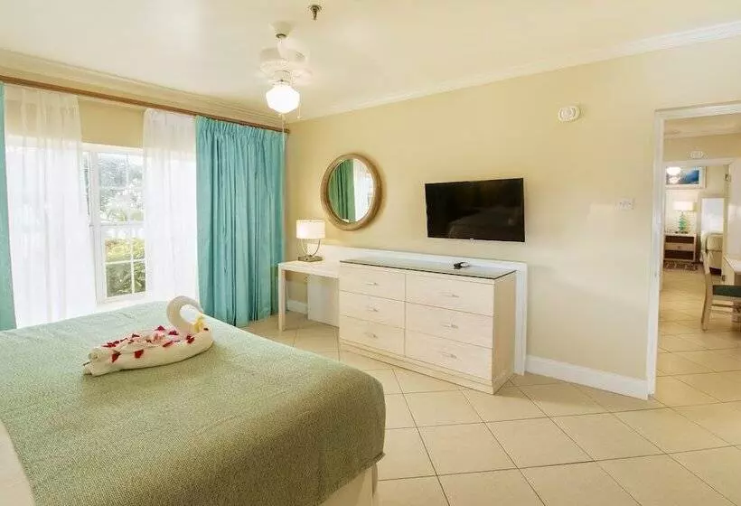 اتاق لوکس با چشم‌انداز استخر, Bay Gardens Beach Resort & Spa