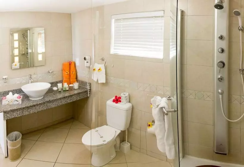 اتاق لوکس با چشم‌انداز استخر, Bay Gardens Beach Resort & Spa