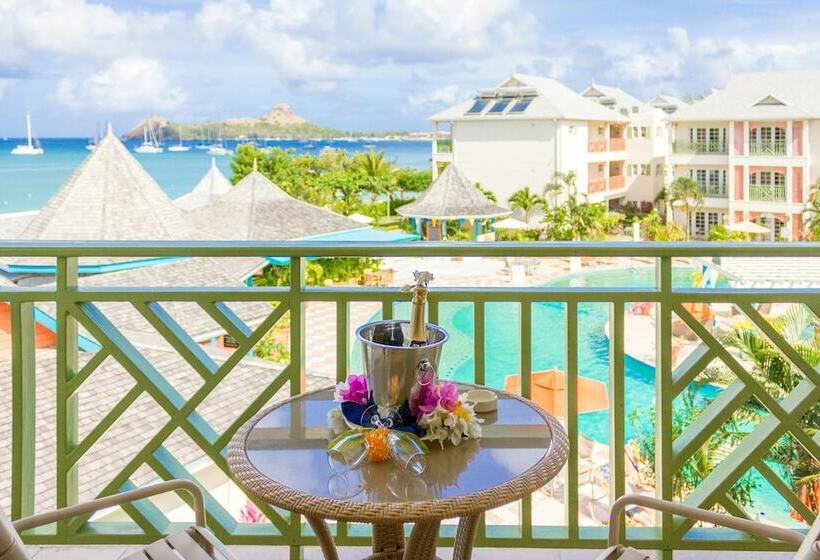 带泳池观景的豪华房, Bay Gardens Beach Resort & Spa