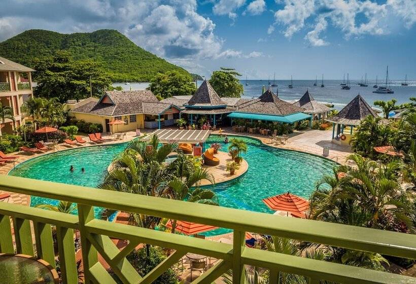 带泳池观景的豪华房, Bay Gardens Beach Resort & Spa