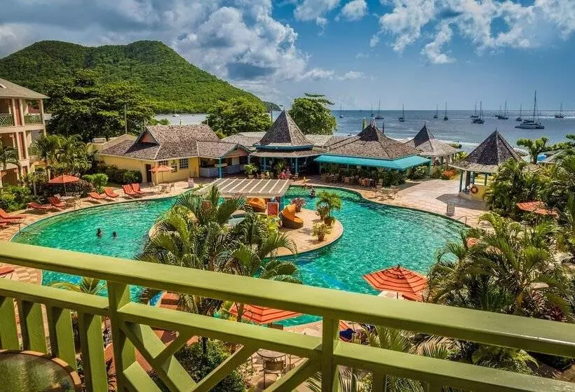 اتاق لوکس با چشم‌انداز استخر, Bay Gardens Beach Resort & Spa