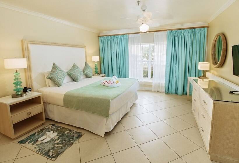 带泳池观景的豪华房, Bay Gardens Beach Resort & Spa