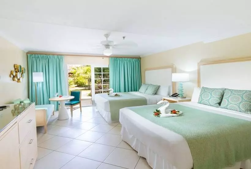 اتاق لوکس, Bay Gardens Beach Resort & Spa
