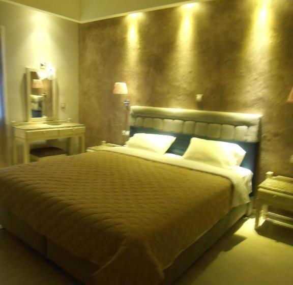 شقة غرفة واحدة, Frosini Gardens