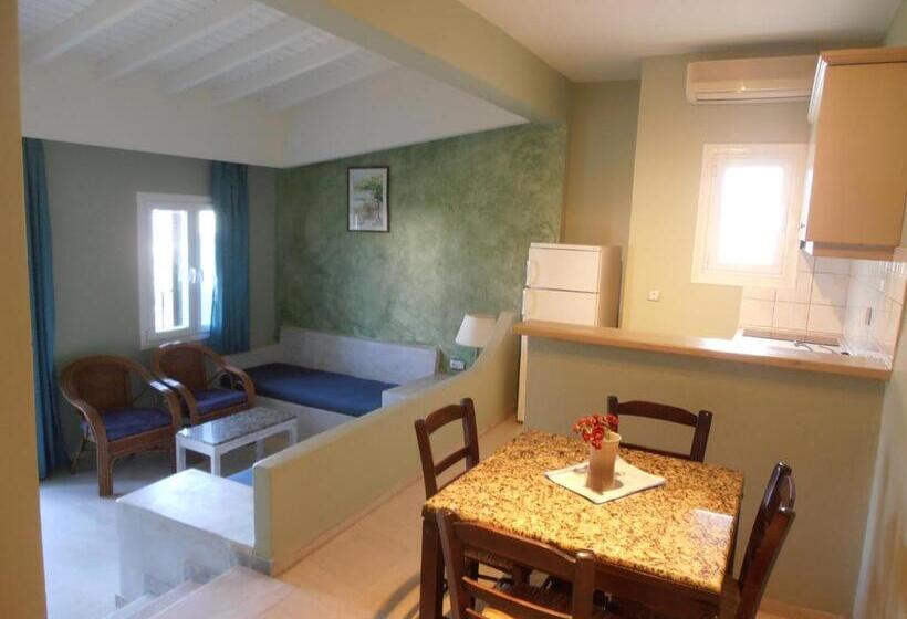 شقة غرفة واحدة, Frosini Gardens