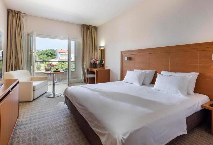 غرفة سوبيريور مطلة على المتنزه, Family Hotel La Luna   All Inclusive