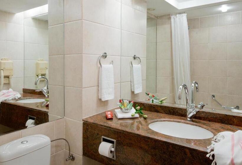 غرفة سوبيريور مطلة على حمام السباحة, Leonardo Royal Resort Eilat