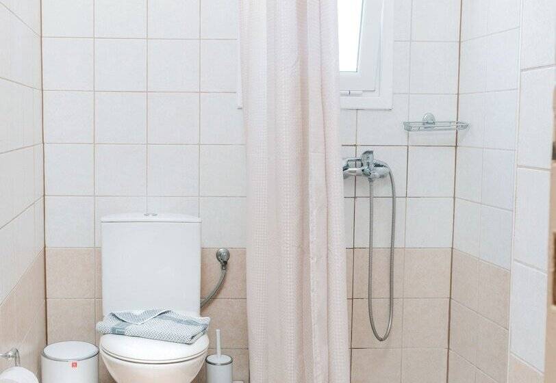 Номер Стандарт Трехместный, Maltezos