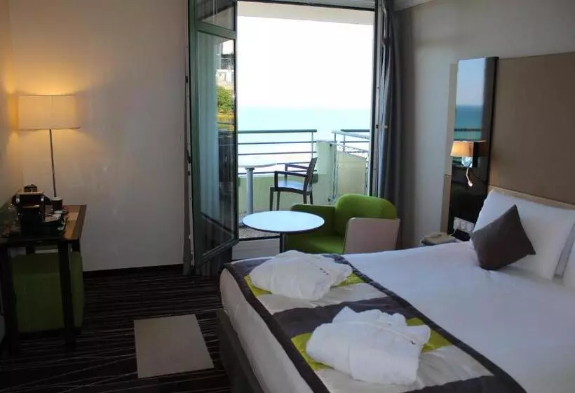 اتاق سوپریور با چشم‌انداز دریا, Mercure Granville Le Grand Large