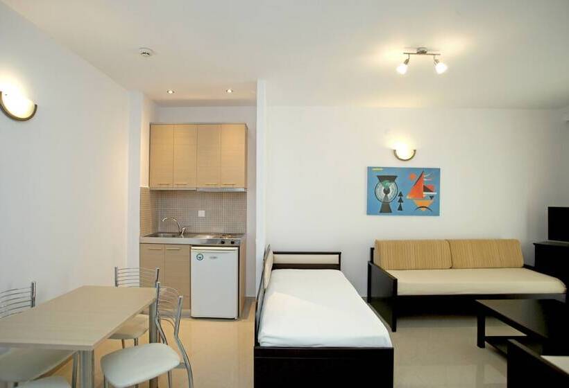 带1个卧室带花园景观的公寓, Naias