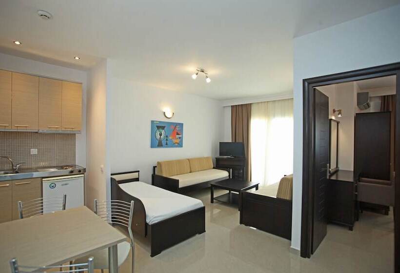 带1个卧室带花园景观的公寓, Naias