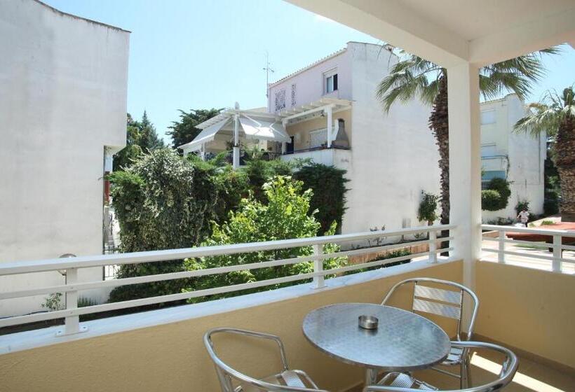 带1个卧室带花园景观的公寓, Naias