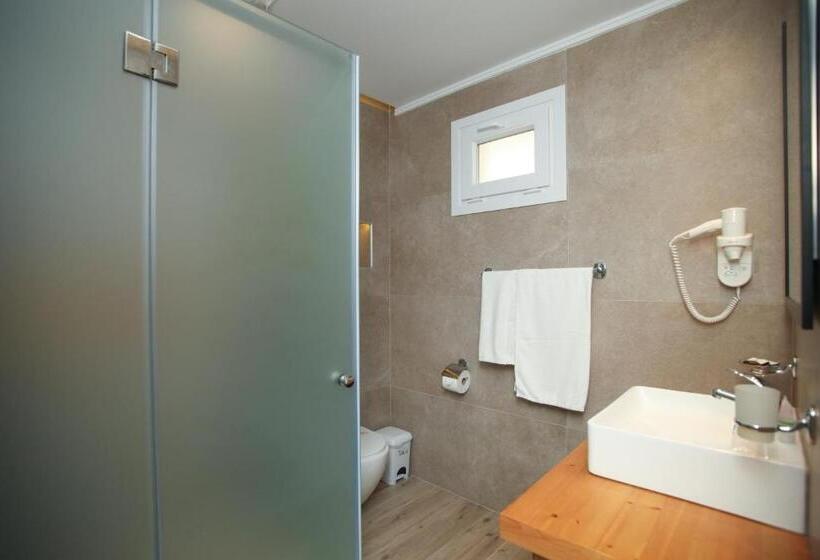 带1间卧室的公寓侧面带海景, Naias