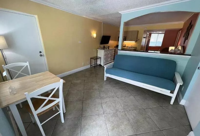 اتاق استاندارد با چشم‌انداز استخر, Pelican Point On Clearwater Beach