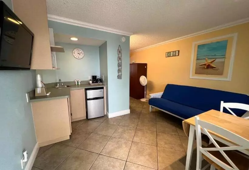 سوییت با چشم‌انداز استخر, Pelican Point On Clearwater Beach