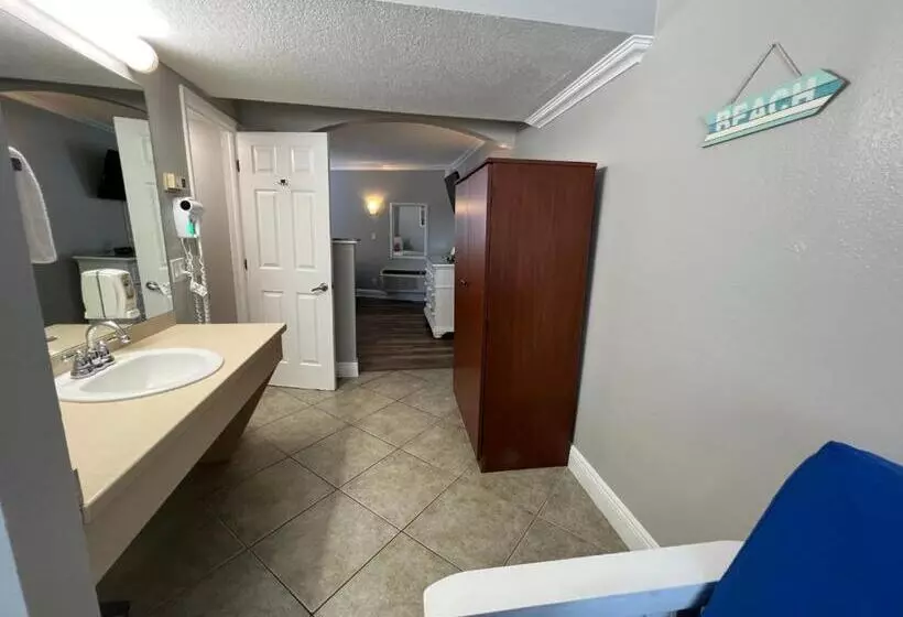 سوییت با چشم‌انداز استخر, Pelican Point On Clearwater Beach
