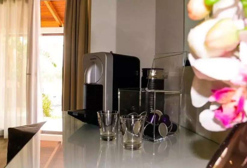 سوییت جونیور با چشم‌انداز استخر, Sunrise Zante  Adults Only
