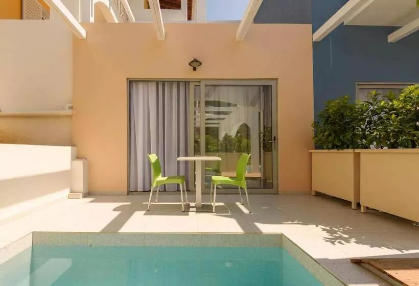 سوییت جونیور با چشم‌انداز استخر, Sunrise Zante  Adults Only