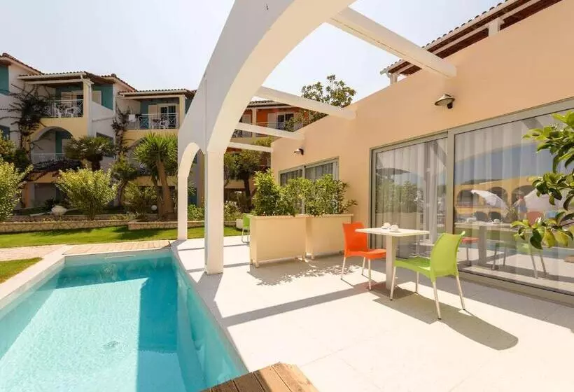 سوییت جونیور با چشم‌انداز استخر, Sunrise Zante  Adults Only