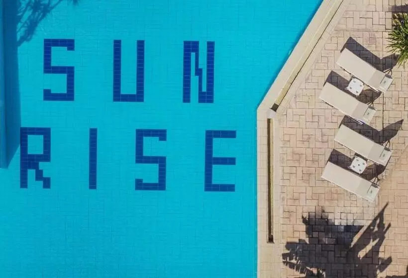 سوییت جونیور با چشم‌انداز استخر, Sunrise Zante  Adults Only