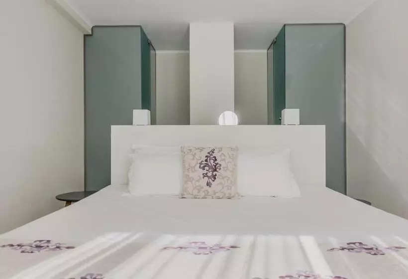سوییت جونیور با چشم‌انداز استخر, Sunrise Zante  Adults Only