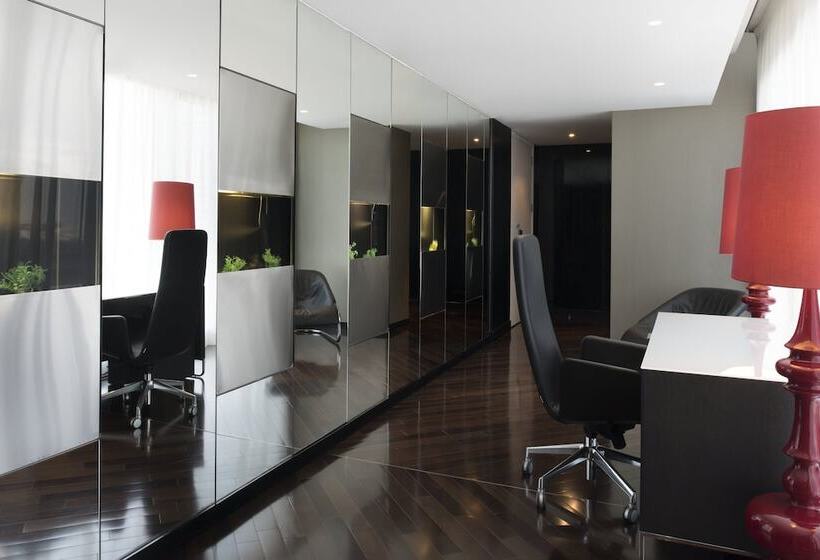 سوئیت پرزیدنت, W Doha