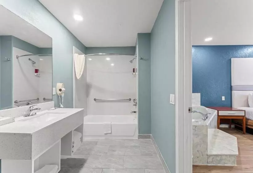 キングサイズベッドのスイートルーム, Executive Inn & Suites Magnolia