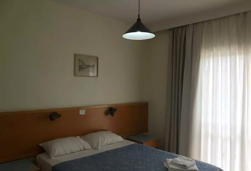 استودیو استاندارد با چشم‌انداز استخر, M Boutique Hotel   Designed For Adults