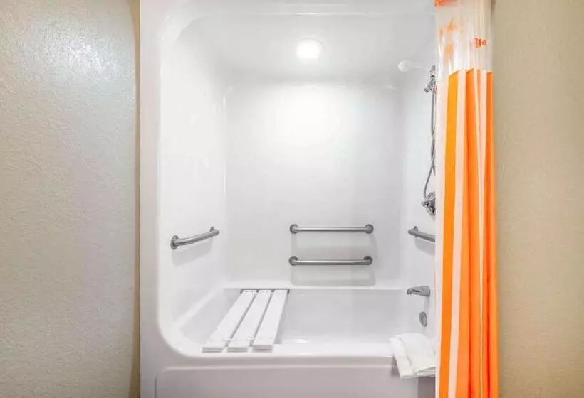 身障者適用スタンダードルーム, La Quinta Inn & Suites By Wyndham St. Petersburg Northeast