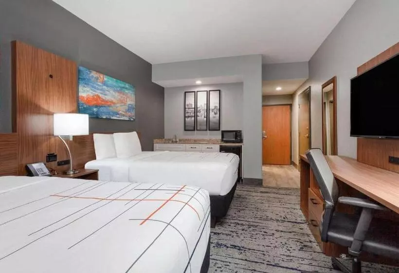 スタンダードスタジオ, La Quinta Inn & Suites By Wyndham St. Petersburg Northeast