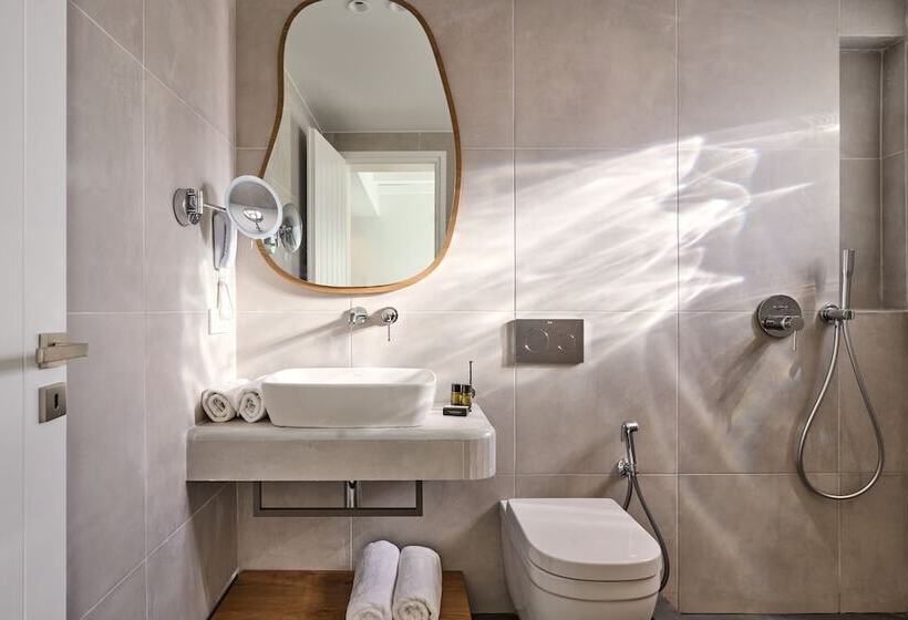 标准间, Meltemi Village