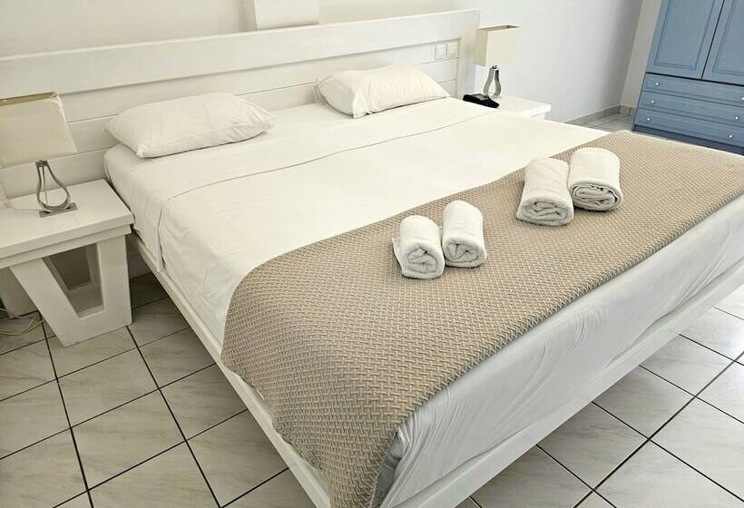 标准工作室, Meltemi Village