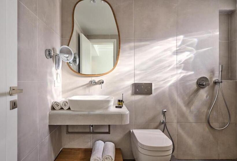 标准间, Meltemi Village