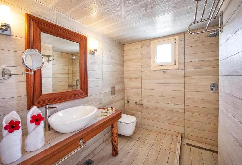 带按摩浴盆的套房, Meltemi Village