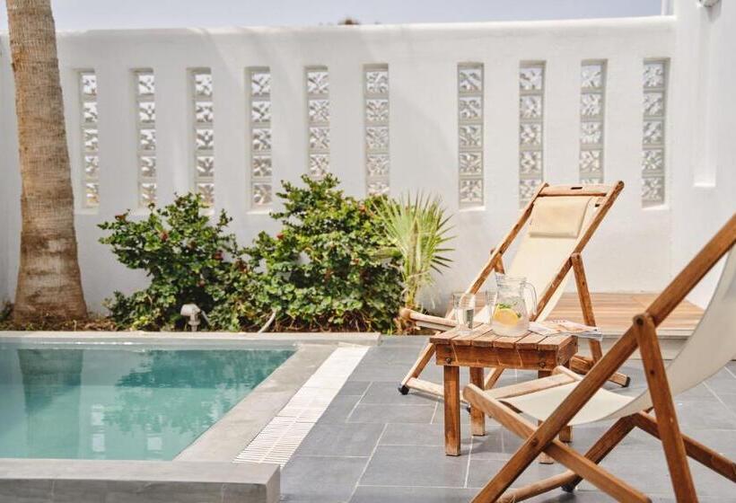 配有游泳池的小型套房, Meltemi Village