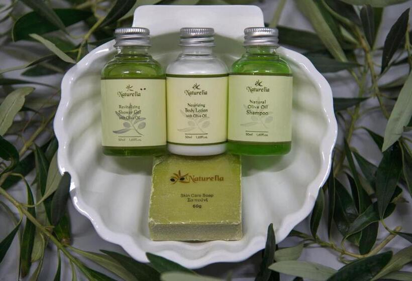 配有游泳池的小型套房, Meltemi Village