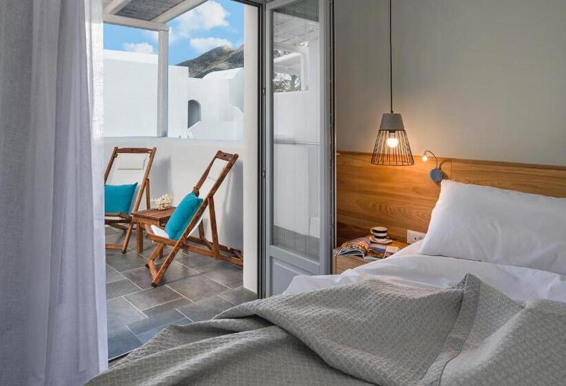 配有游泳池的小型套房, Meltemi Village