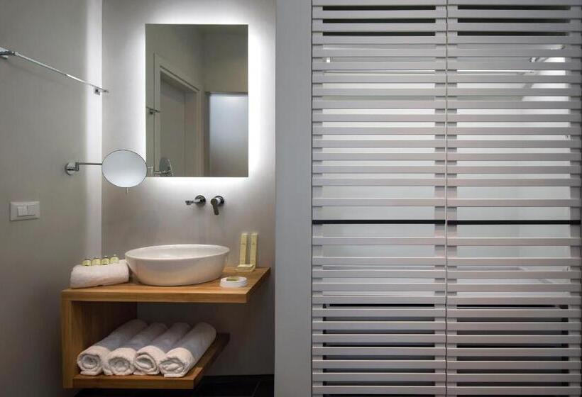 配有游泳池的小型套房, Meltemi Village