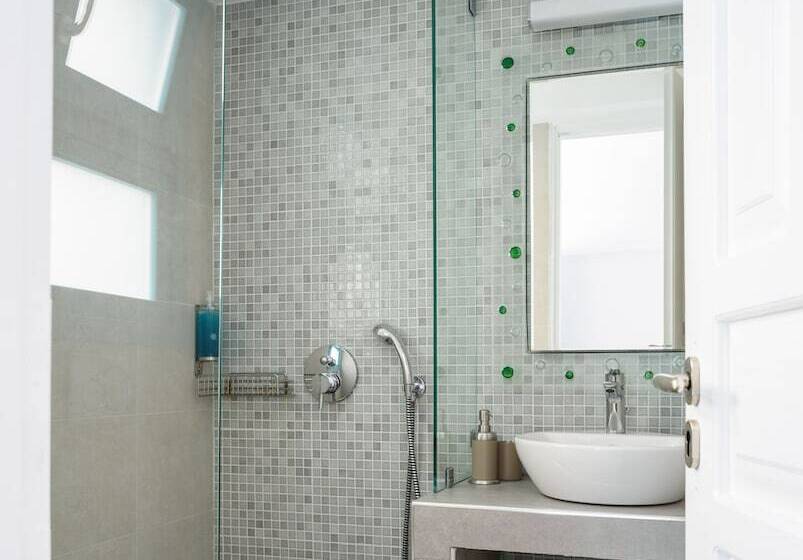 غرفة سوبيريور مطلة على حمام السباحة, Nikolas